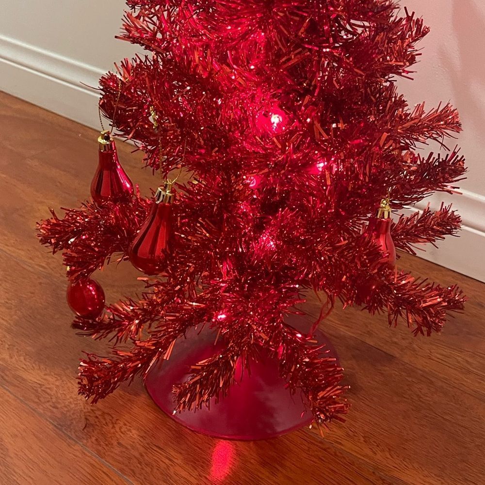 Pre-Lit Tinsel Tree - Picture 3 of 5